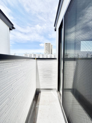 oRj[@`Balcony`  oRj[͉z݁Azc󕨂C悭Ƃł܂B  g₷JIȃoRj[łzՂ~蒍AoRj[tZ܂B  