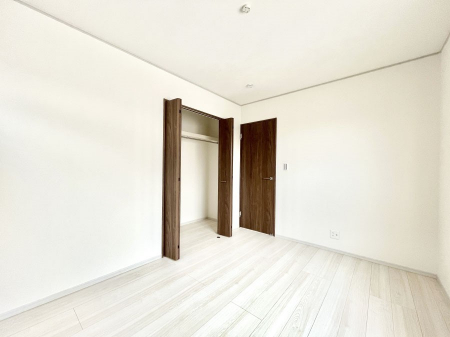 寝室　収納も充実しています！どんなお部屋にするか考えるのが楽しみですね。