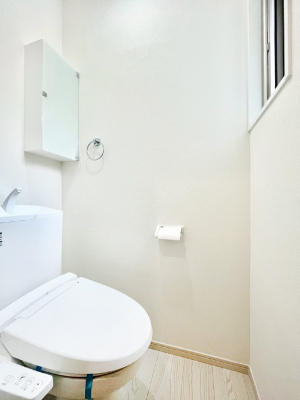 gC@`Toilet`@YEXbLEKȃEHVbgtgCł낰ԂłB1A2KɃgCXy[XǏ薾邭AKԂƂȂĂ܂gꏊ炱̔złI
