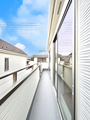 oRj[@P`Balcony`@̃oRj[̑Oɂ͉_ȊOɑzՂ̂܂B󕨂₷A薾邭ĈĂ܂BƑS̐󕨂CɊ܂B