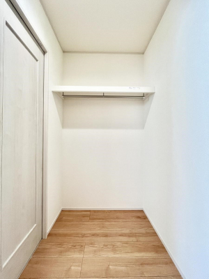 ̑@P`Walk-in Closet`@̗mĂVɂȂɂEH[NCN[[bgBmȊOɂAigȂƓdX[cP[XAXgbNiȂǉłЕtԂłB