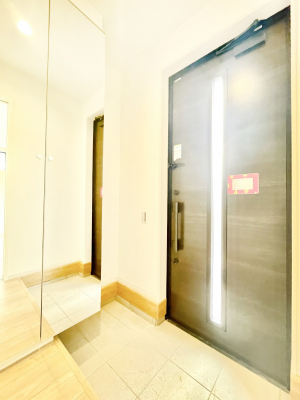 ց@P`Entrance`@ʔ~[tȂ̂ŁAoO̐gȂ݃`FbNɁ􌺊ւ͂qlo}ԍŏ̏ꏊAAĂ鎞ɓŏ̏ꏊBȏꏊ炱AǂԂɁ