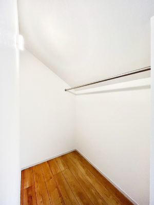 [@`Walk-in Closet`@KvȂ̂R[fBl[gꗗĊmFłAgxx⏀ZԂōςރEH[NCN[[bgݒu܂BƂ̒Ƃ֗Ȏ[Xy[XłB