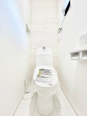トイレ　トイレは温水洗浄機能付き