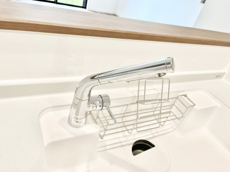 その他内観　いつでも清潔なおいしいお水を。一つの水栓で水道水と浄水を使い分け。