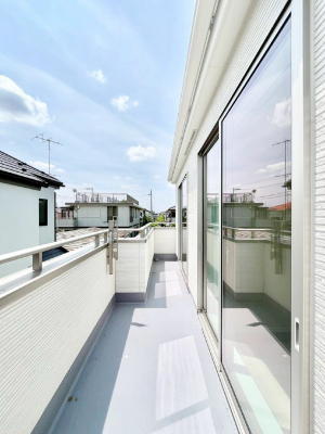 oRj[@P`Balcony`  oRj[͉z݁Azc󕨂C悭Ƃł܂B  g₷JIȃoRj[łzՂ~蒍AoRj[tZ܂B  