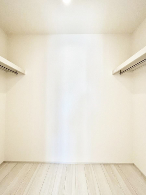 ̑@P`Walk-in Closet`@̗mĂVɂȂɂEH[NCN[[bgBmȊOɂAigȂƓdX[cP[XAXgbNiȂǉłЕtԂłB