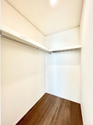̑@Q`Walk-in Closet`@̗mĂVɂȂɂEH[NCN[[bgBmȊOɂAigȂƓdX[cP[XAXgbNiȂǉłЕtԂłB