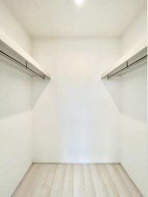 ̑@P`Walk-in Closet`@̗mĂVɂȂɂEH[NCN[[bgBmȊOɂAigȂƓdX[cP[XAXgbNiȂǉłЕtԂłB