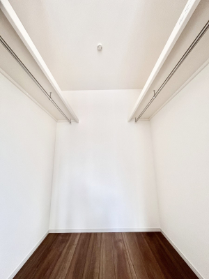 ̑@1`Walk-in Closet`@̗mĂVɂȂɂEH[NCN[[bgBmȊOɂAigȂƓdX[cP[XAXgbNiȂǉłЕtԂłB