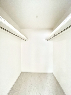 ̑@`Walk-in Closet`@KvȂ̂R[fBl[gꗗĊmFłAgxx⏀ZԂōςރEH[NCN[[bgݒu܂BƂ̒Ƃ֗Ȏ[Xy[XłB