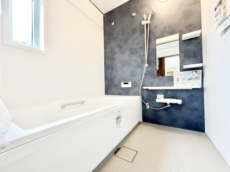 @Q`Bath Room`  t̃oX[B  z˂ޖ邢́A̓CǂgłB  ܂A@Ă܂B  CǍDłB