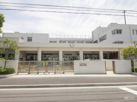 周辺環境　中学校 850m 浦安市立堀江中学校