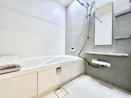 @P`Bath Room`  LXƂ͋C̗ǂoX[B  qlƈꏏɂCɓy݁Avöy[W܂؂ȏuԁBX̔tbVłłB