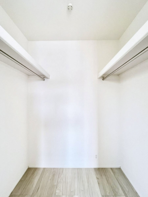 ̑@P`Walk-in Closet`@̗mĂVɂȂɂEH[NCN[[bgBmȊOɂAigȂƓdX[cP[XAXgbNiȂǉłЕtԂłB