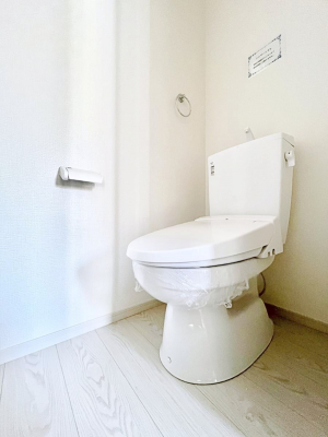 gC@`Toilet`@YEXbLEKȃEHVbgtgCł낰ԂłBgC͖g킴𓾂Ȃ́BۂłˁBgC2̂Œ̍Gɕ֗łI