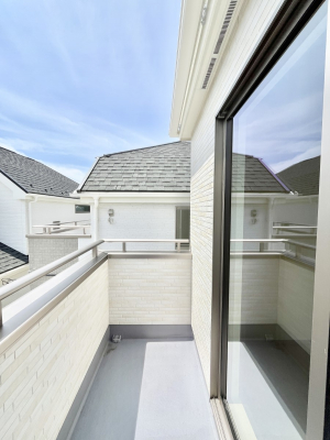 oRj[@2-G`Balcony`  oRj[͉z݁Azc󕨂C悭Ƃł܂Bg₷JIȃoRj[łzՂ~蒍AoRj[tZ܂B  