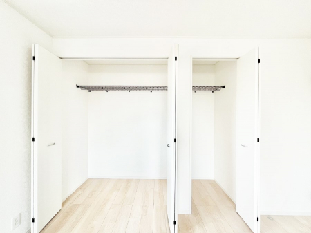 [@P`Closet`@ǖʃN[[bg΃^XuKvȂAôȂXbLԂێł܂BꂽXy[XLɊpłBߗނ̕iȂǂՂ[o܂ˁ