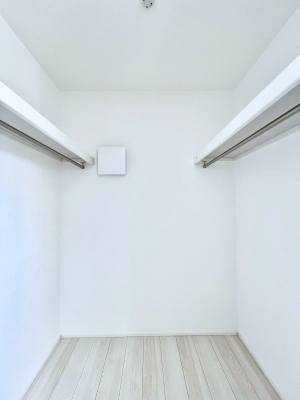 ̑@P`Walk-in Closet`@̗mĂVɂȂɂEH[NCN[[bgBmȊOɂAigȂƓdX[cP[XAXgbNiȂǉłЕtԂłB
