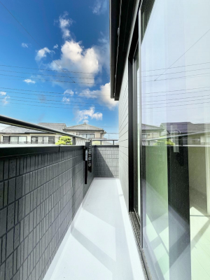 oRj[@`Balcony`  oRj[͉z݁Azc󕨂C悭Ƃł܂B  g₷JIȃoRj[łzՂ~蒍AoRj[tZ܂B  