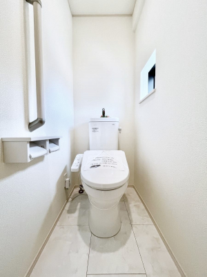 gC@`Toilet`@YEXbLEKȃEHVbgtgCł낰ԂłB1A2KɃgCXy[XǏ薾邭AKԂƂȂĂ܂gꏊ炱̔złI