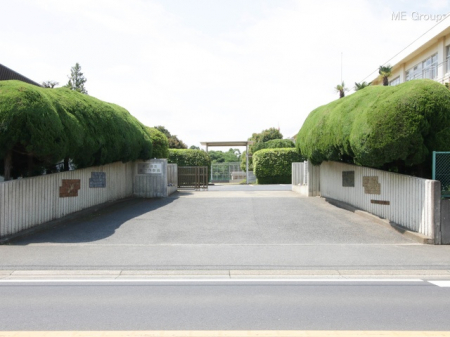 周辺環境　中学校 2650m 成田市立遠山中学校