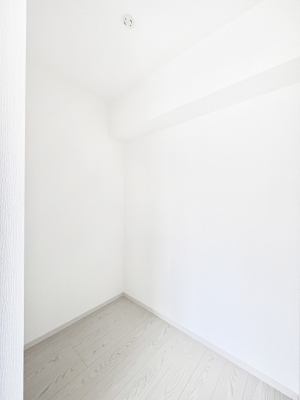̑@`Walk-in Closet`@KvȂ̂R[fBl[gꗗĊmFłAgxx⏀ZԂōςރEH[NCN[[bgݒu܂BƂ̒Ƃ֗Ȏ[Xy[XłB