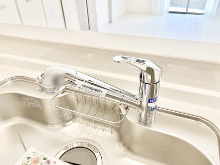 その他内観　いつでも清潔なおいしいお水を。一つの水栓で水道水と浄水を使い分け。