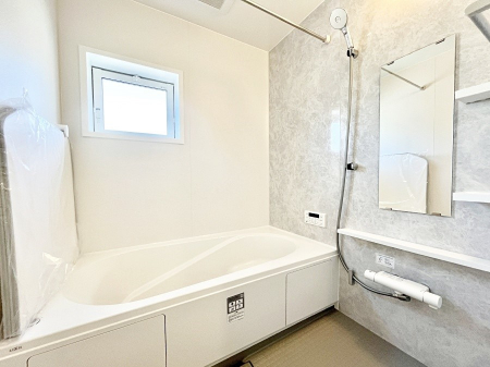 @P`Bath Room`  LXƂ͋C̗ǂoX[B  qlƈꏏɂCɓy݁Avöy[W܂؂ȏuԁB  X̔tbVłłB
