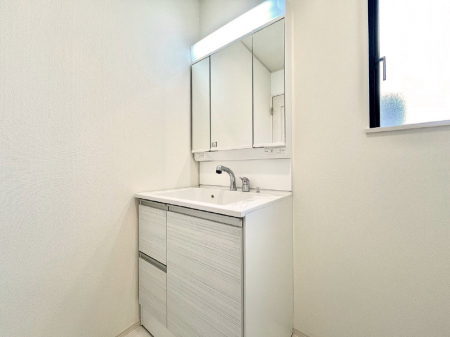 ̑@`Dressing Room`  FœꂳĂƁAXbLƐۂ܂B  ̗ɂ͂ՂƎ[Xy[XWI  ́AVv@\dāB