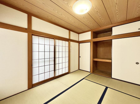 その他内観　柔らかい畳の空間は、お子様の遊び場や来客時のおもてなしの場所として重宝します。 
