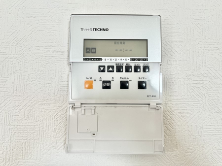 その他内観　寒い日でもスイッチひとつで足元から暖かく出来ます♪