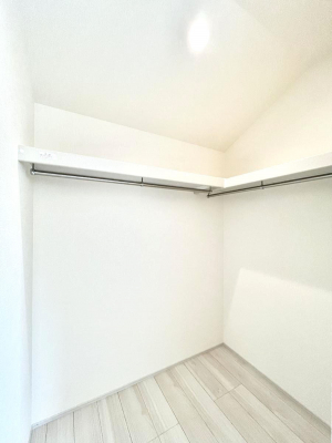 ̑@`Walk-in Closet`@KvȂ̂R[fBl[gꗗĊmFłAgxx⏀ZԂōςރEH[NCN[[bgݒu܂BƂ̒Ƃ֗Ȏ[Xy[XłB