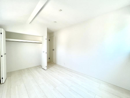 Q@W`Bed Room`  Sɂ͎[N[[bgIiĝm⏬͂AGߕ̂mȂǂƐڂ܂܂B  ԂLgpł܂ˁB