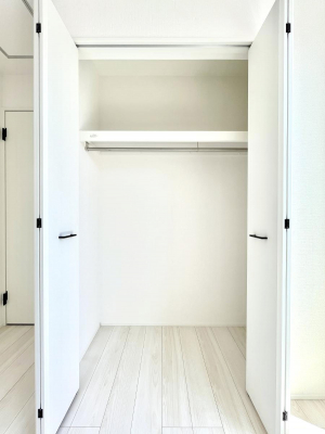 [@W`Closet`@ǖʃN[[bg΃^XuKvȂAôȂXbLԂێł܂BꂽXy[XLɊpłBߗނ̕iȂǂՂ[o܂ˁ