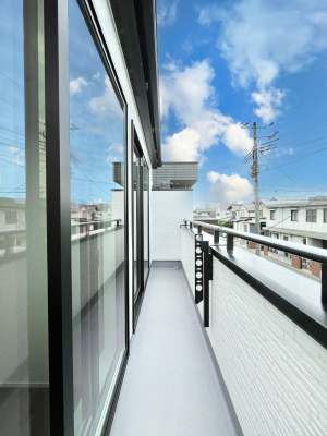 oRj[@`Balcony`  oRj[͉z݁Azc󕨂C悭Ƃł܂B  g₷JIȃoRj[łzՂ~蒍AoRj[tZ܂B  