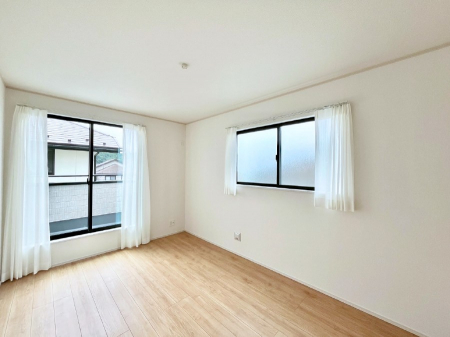 Q@P`Bed Room`@oRj[̖邢݂܂BƂɌb܂ꂽB_炩RŒڊo߂炵邾낤B@\IȎ[zuāAЕtԂoB
