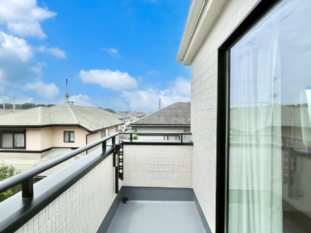 oRj[@P`Balcony`@̃oRj[̑Oɂ͉_ȊOɑzՂ̂܂B󕨂₷A薾邭ĈĂ܂Bg₷JIȃoRj[ł