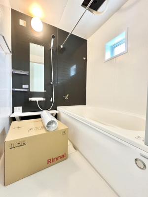 @Q`Bath Room`  LXƂ͋C̗ǂoX[B  qlƈꏏɂCɓy݁Avöy[W܂؂ȏuԁB  X̔tbVłłB