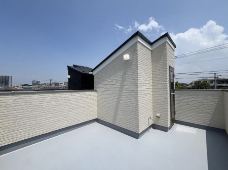 oRj[@Q`Balcony`@XJCoRj[ŊJȂǏĉ߂ÂFlƏW܂ă`JcBX̕炵ƏAz̕炵łłˁI