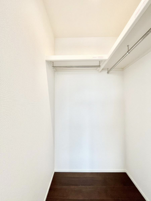 ̑@P`Walk-in Closet`@̗mĂVɂȂɂEH[NCN[[bgBmȊOɂAigȂƓdX[cP[XAXgbNiȂǉłЕtԂłB