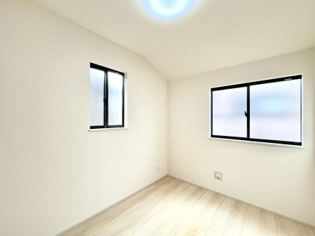 q@B`Bed Room`@2ʍ̌mۂ邢́AʂǂAϋSn̗ǂԂƂȂĂ܂Bu₩ȕċN钩́AK̎n܂ɁIʕƂĂǂZ܂