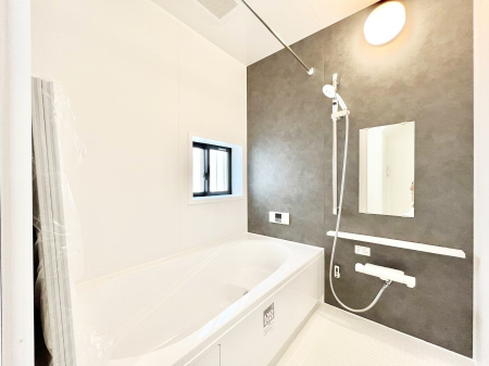@Q`Bath Room`  t̃oX[B  z˂ޖ邢́A̓CǂgłB  ܂A@Ă܂B  CǍDłB