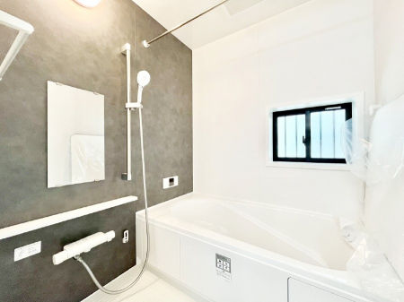 @Q`Bath Room`  t̃oX[B  z˂ޖ邢́A̓CǂgłB  ܂A@Ă܂B  CǍDłB