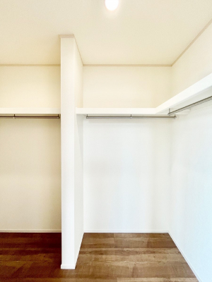 ̑@Q`Walk-in Closet`@̗mĂVɂȂɂEH[NCN[[bgBmȊOɂAigȂƓdX[cP[XAXgbNiȂǉłЕtԂłB