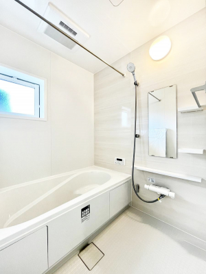 @1`Bath Room`  LXƂ͋C̗ǂoX[B  qlƈꏏɂCɓy݁Avöy[W܂؂ȏuԁB  X̔tbVłłB