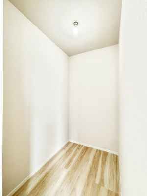 ̑@`Walk-in Closet`@KvȂ̂R[fBl[gꗗĊmFłAgxx⏀ZԂōςރEH[NCN[[bgݒu܂BƂ̒Ƃ֗Ȏ[Xy[XłB