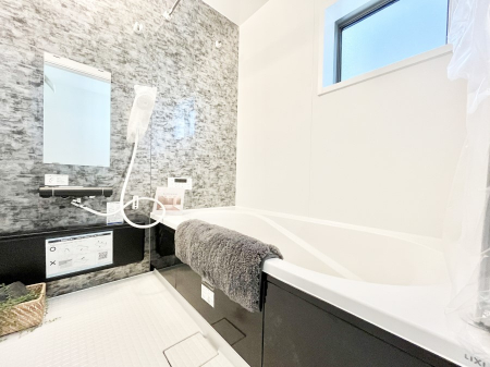 @Q`Bath Room`  LXƂ͋C̗ǂoX[BqlƈꏏɂCɓy݁Avöy[W܂؂ȏuԁBX̔tbVłłB