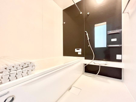 @2`Bath Room`@L΂ē邱Ƃ\I̔MdȃoX^CłBqlƂꏏł\ȍLȂ̂ŁArOƂ͈ƑcR̂ЂƎy݂܂B