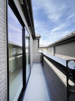 oRj[@`Balcony`  oRj[͉z݁Azc󕨂C悭Ƃł܂B  g₷JIȃoRj[łzՂ~蒍AoRj[tZ܂B  